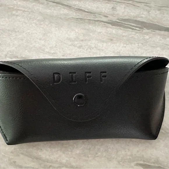 DIFF Eyewear Tortoise Shell Oversized Sunglasses - Picture 4 of 4